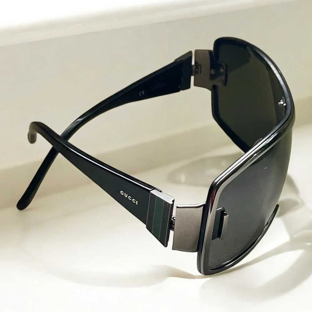 AUTHENTIC GUCCI UNISEX SUNGLASSES 🕶️ - Picture 4 of 8